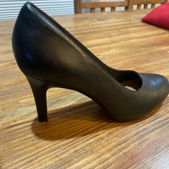 Classic black heels - Picture 1 of 3